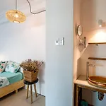 Holo Ben Thanh Saigon - Serviced Homestay