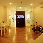 Mcgallery Art - Lucky Residence Suite\'S & Apartments