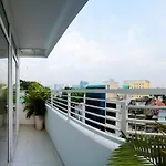 Mcgallery Art - Lucky Residence Suite\'S & Apartments