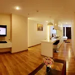 Mcgallery Art - Lucky Residence Suite\'S & Apartments