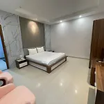 Michelle Hotel