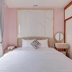 Nha Uyen Service Apartment Saigon Royal