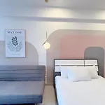 Jessica\' 1 Bed Studio Condo In Canter
