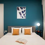 Luxury Modern, D1, 3 King Brs+2Wc, 300M Bui Vien