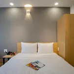 La Hotel Riverside