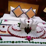 Dinh Dinh Tan Son Nhat Airport Hotel