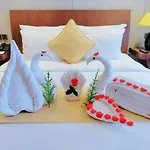 Dinh Dinh Tan Son Nhat Airport Hotel