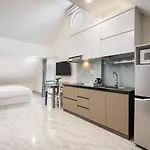 F-Apartment