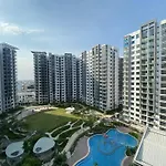 Nha Cua Truc - Celadon City Canh Aeon Tan Phu
