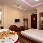 Quy Hung Hotel Central