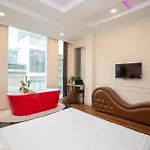 Quy Hung Hotel Central