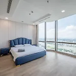 Landmark 81 Condotel Garden Bay