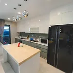 Luxury Gold Apartment 86 -Rooftop Pool Central City