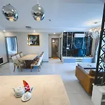 Luxury Gold Apartment 86 -Rooftop Pool Central City