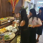 Na Nue Hotel