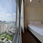 Chalton Suites - Landmark 81 Area, Ice Rink & Grand Park