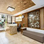 Lucky Star Hotel Q5