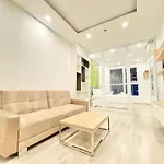 Modern Apartment - Garden Gate