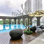 Modern Apartment - Garden Gate