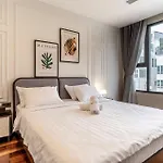 De Lux Madison Best Central 2 Bedrooms 2 Baths, Pool Gym