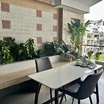 Cozy Room With Balcony Central 10Mins To Airport Maihouse