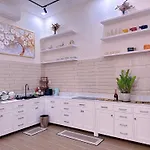 Nha Pho San Vuon Entire