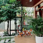 Nha Pho San Vuon Entire