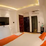 Laverne Hotel