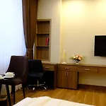 Jb Central Apartment