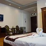 Hoa Phat Hotel & Apartment