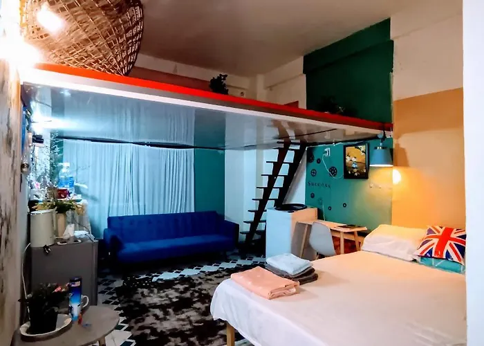134 Lily\'S Colorful Private House In City Center