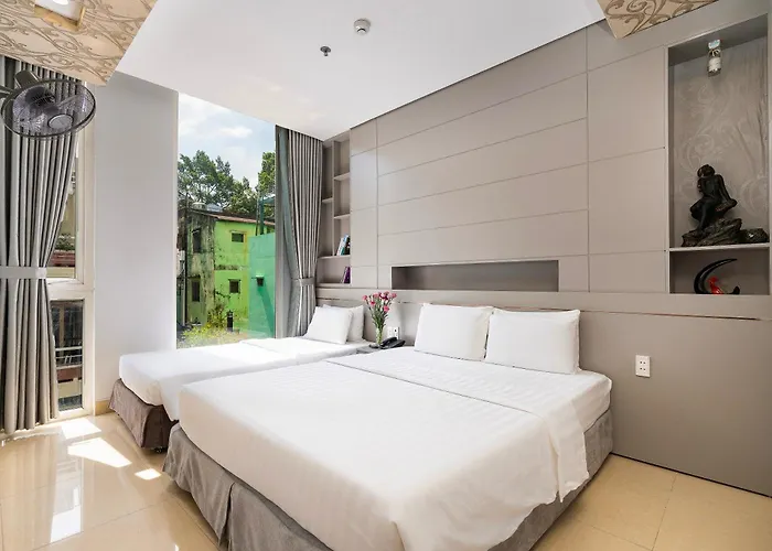 Lucky Star Hotel Q5