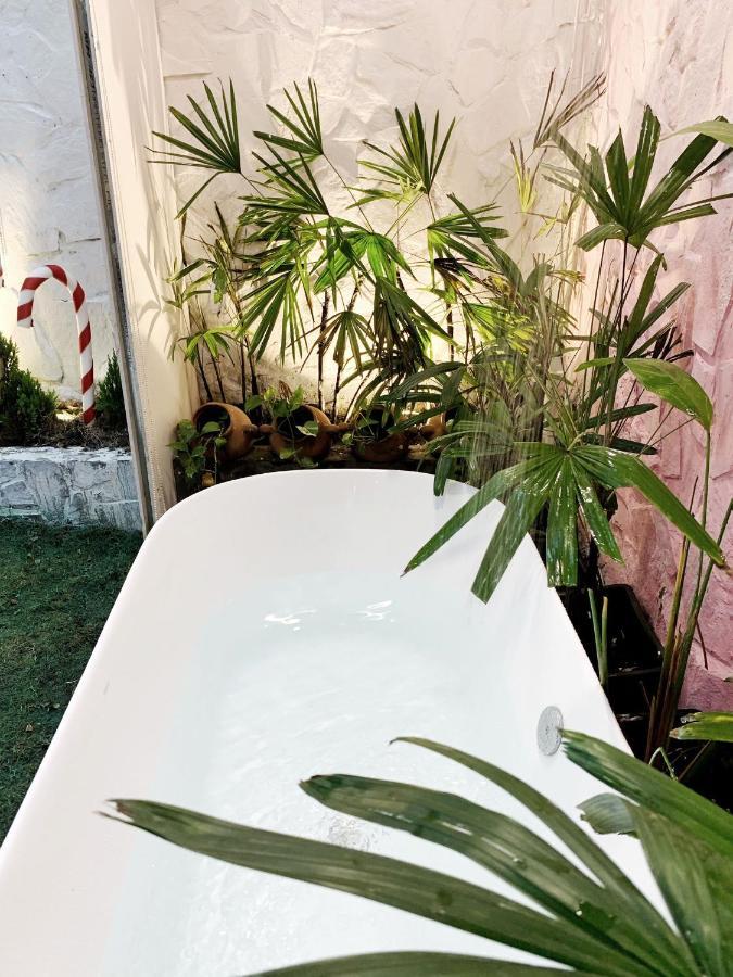 Homestay Handstay Saigon - P00 - Open Garden In Downtown *