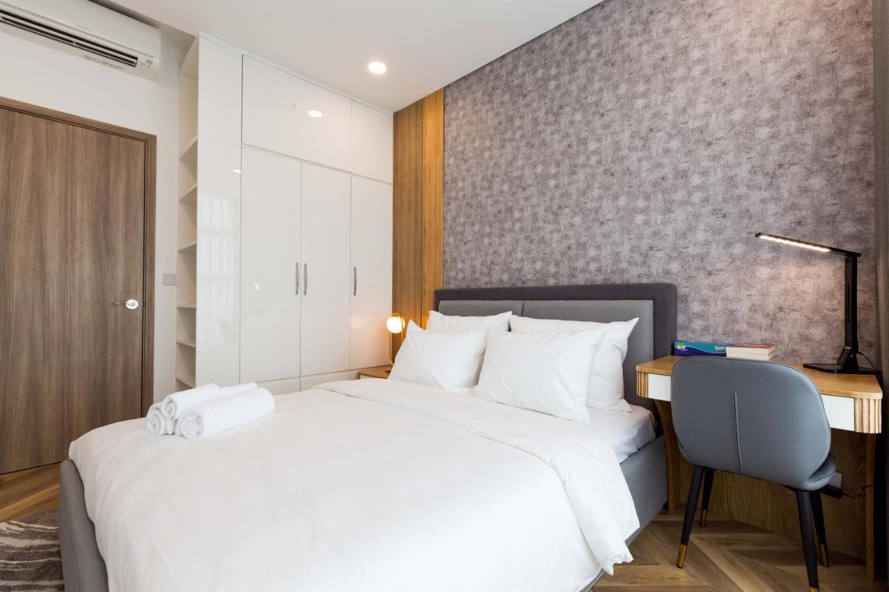 Apartment Sunwah Pearl Golden House-amazing River View ,3 Br Ho Chi Minh City