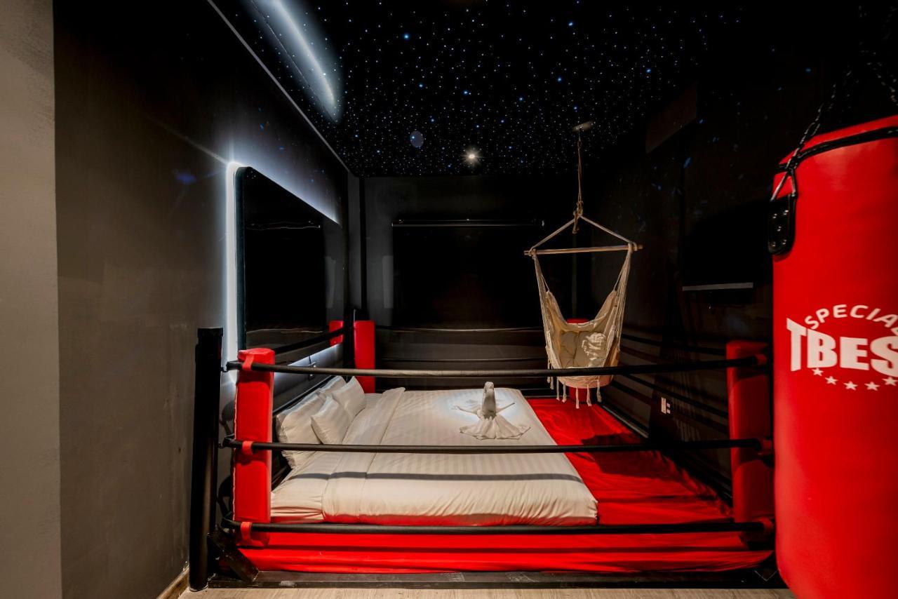 Diamond Rainbow - The Centre Hostel *