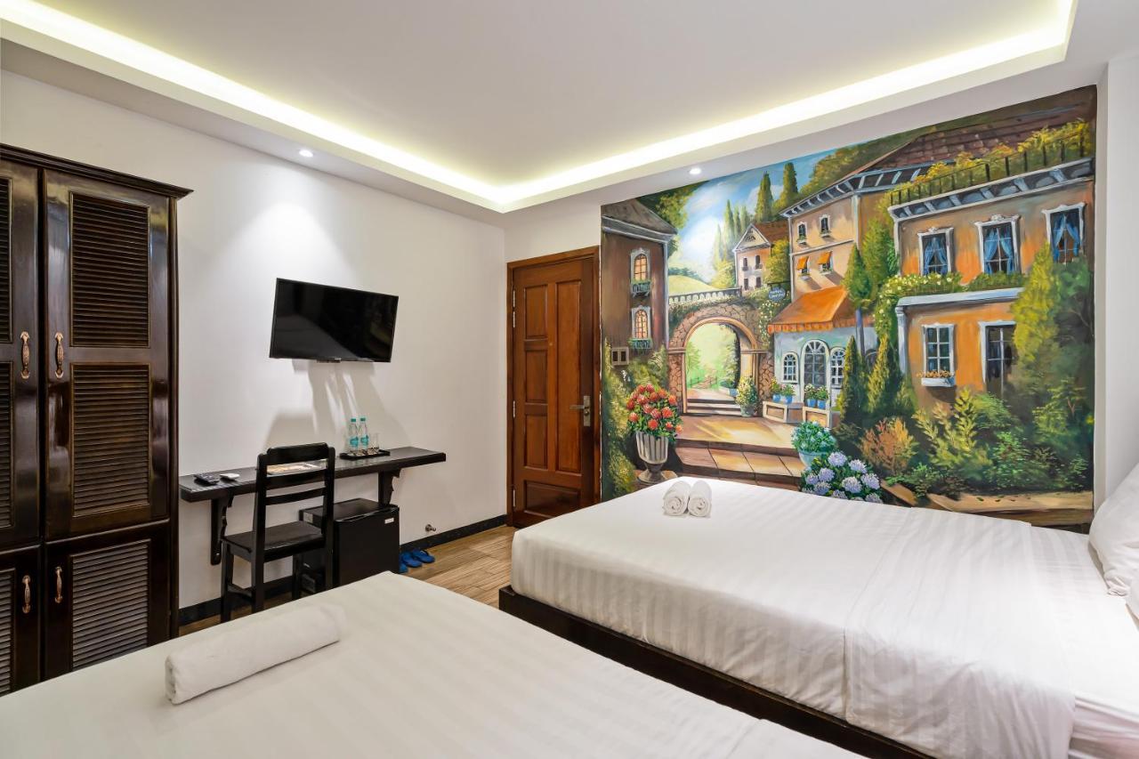 Hotel Lotus Laverne 3*