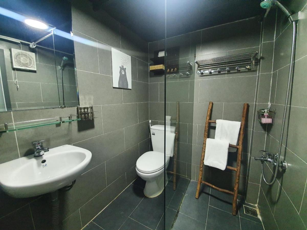 Diamond Rainbow - The Centre Hostel