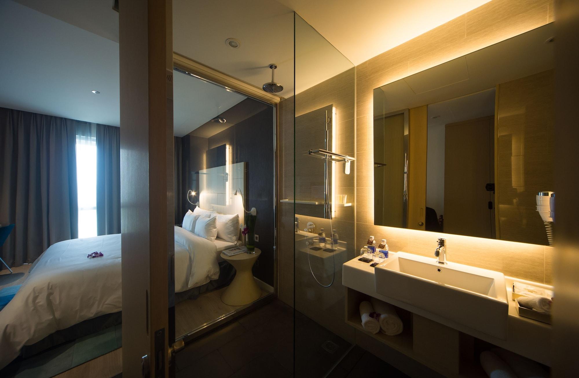 Hotel Liberty Saigon Riverside 4*