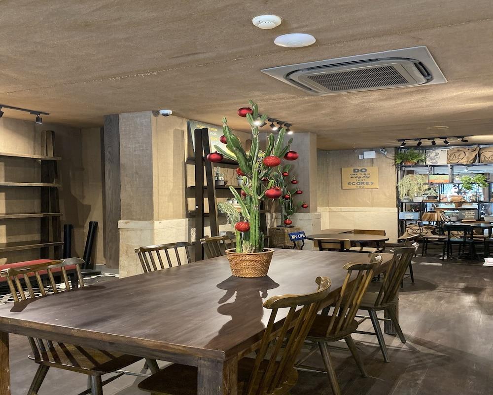 Oscar Saigon 4*