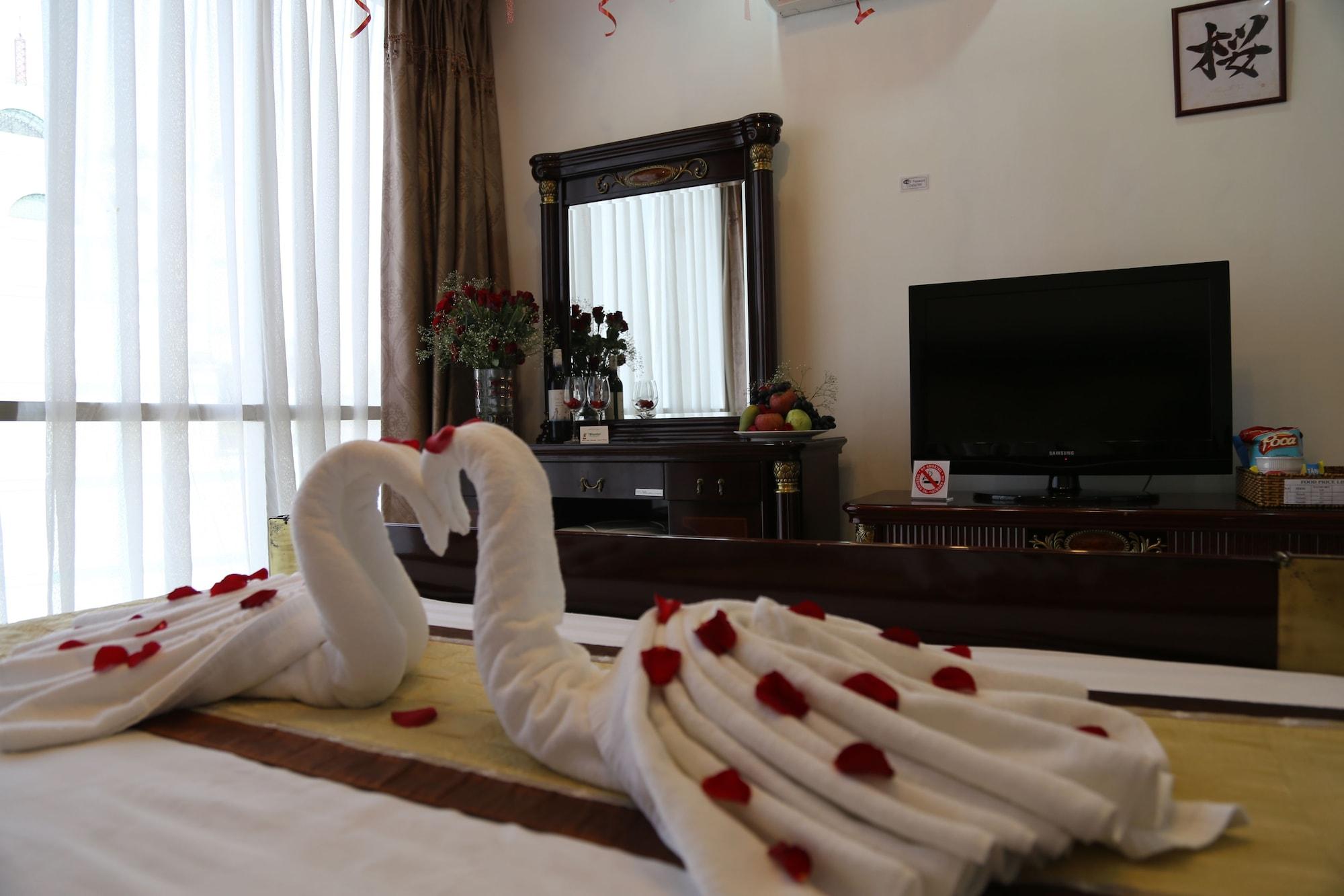 Happy Land Hotel 2*