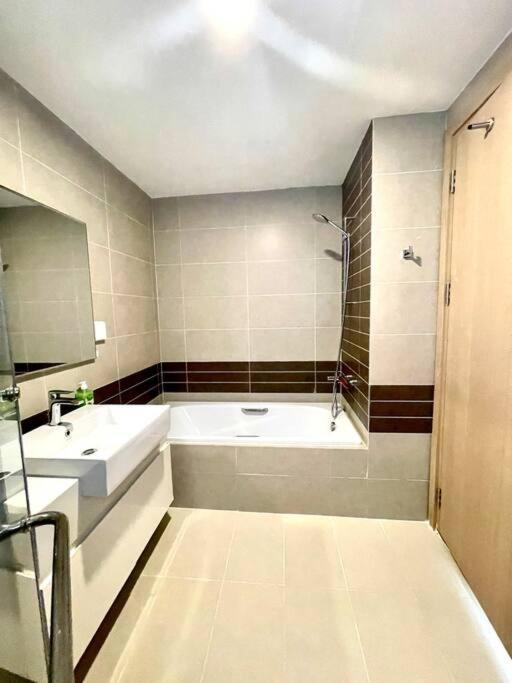 Biggest And Luxurious 3brs Rivergate Apartment *