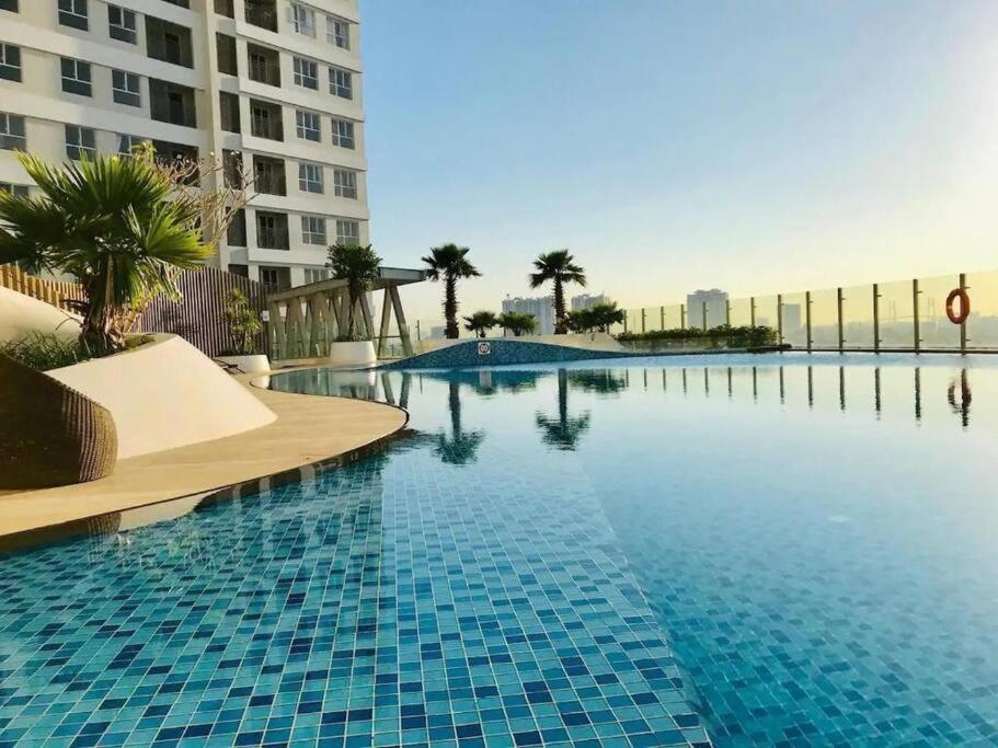 Sunrise View - Comfortable With Free Pool & Gym Apartment