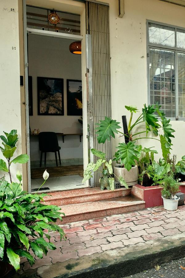 Apartment Peaceful Saigon - Entire House 1br In District 1 - Pet-friendly Ho Chi Minh City