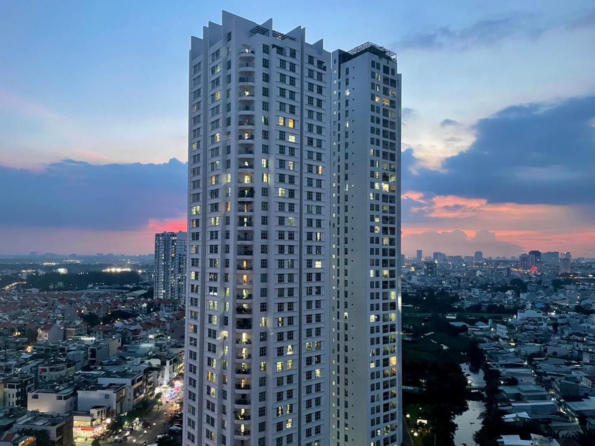 Apartment Sunrise View - Comfortable With Free Pool & Gym