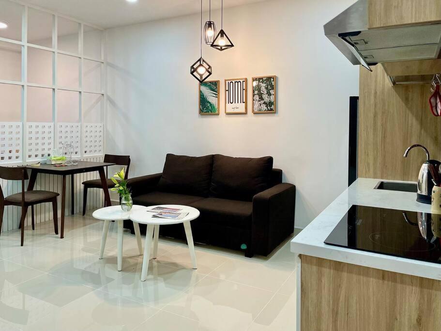 Apartment Sunrise View - Comfortable With Free Pool & Gym *
