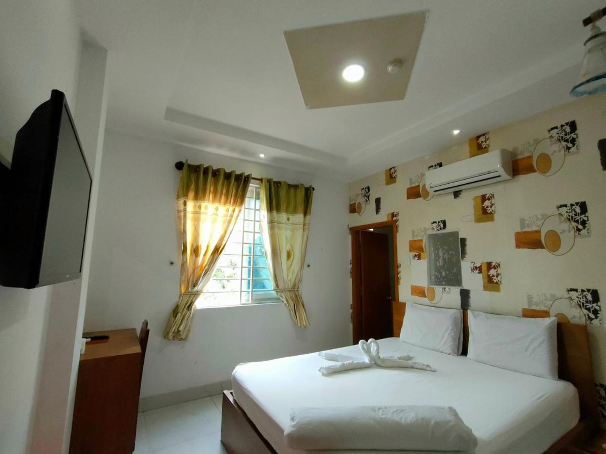 Khach San Damry Hotel