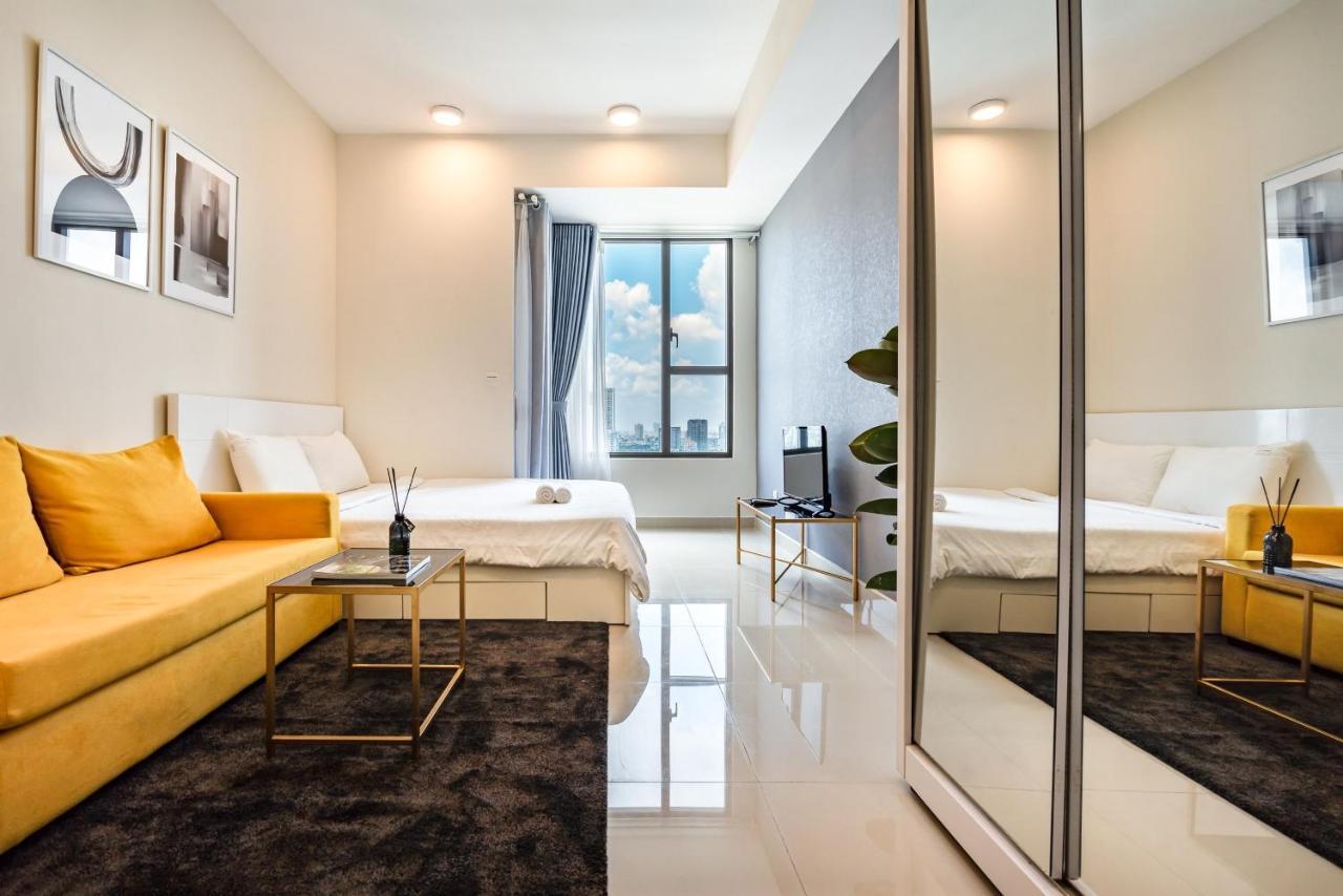 Spacious Saigon - Infinity Pool Signature Apartment