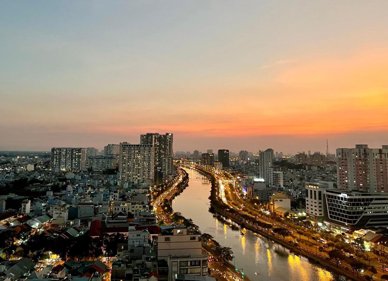 Spacious Saigon - Infinity Pool Signature Apartment