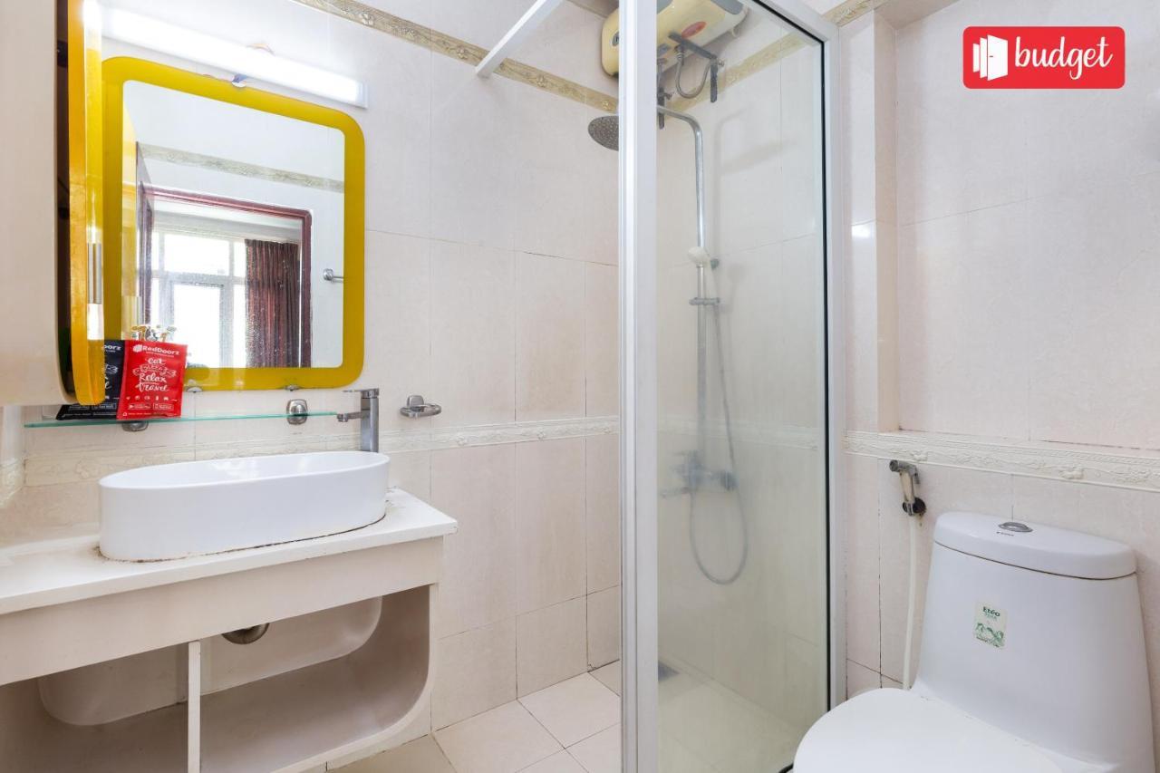 Reddoorz Nguyen Khang Tran Nao Hotel 2*