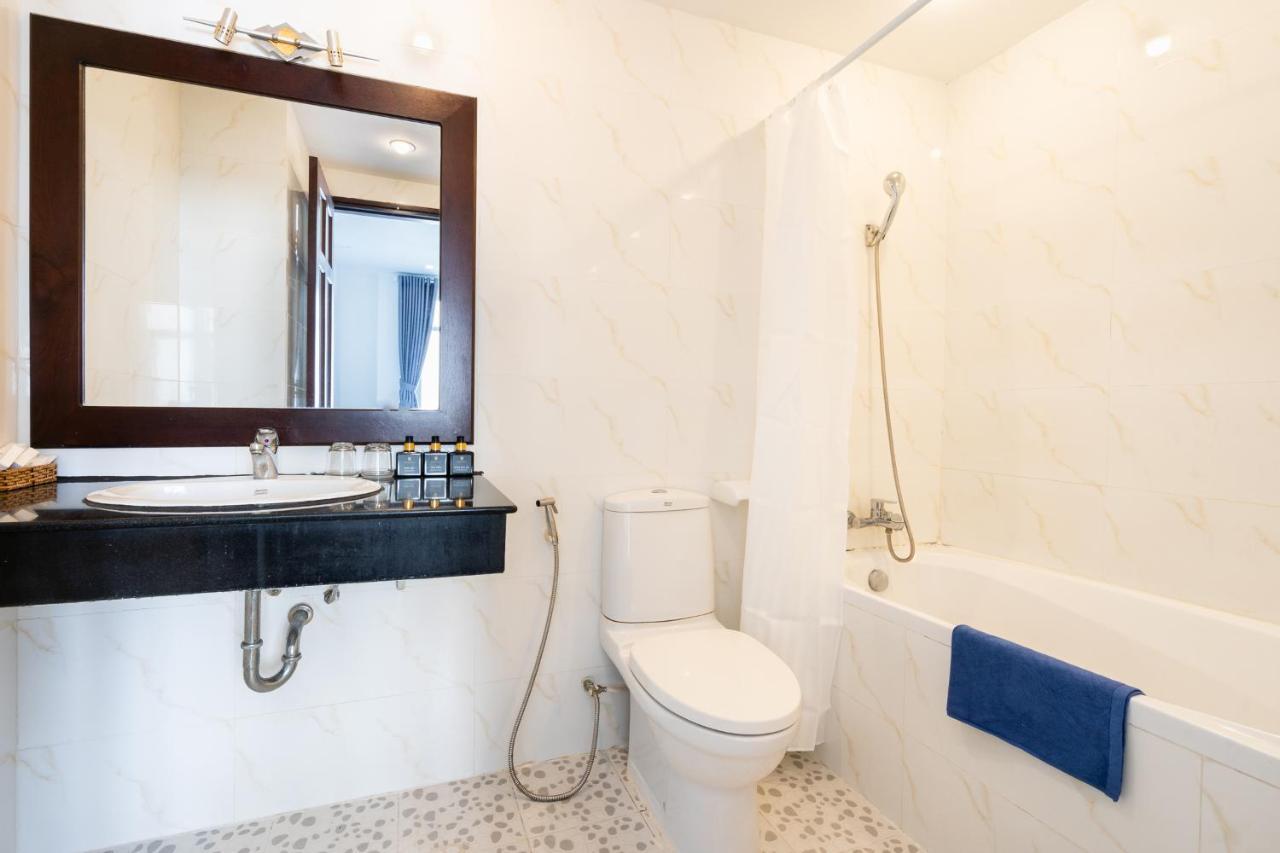 A&A Toronto Hotel 2*